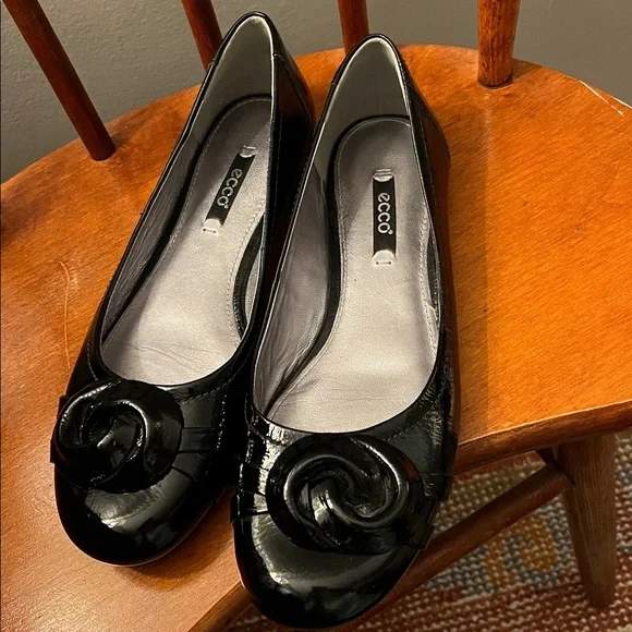 ECCO Women’s Black Patent Leather Ballet Flats Size 39 - Picture 2 of 9